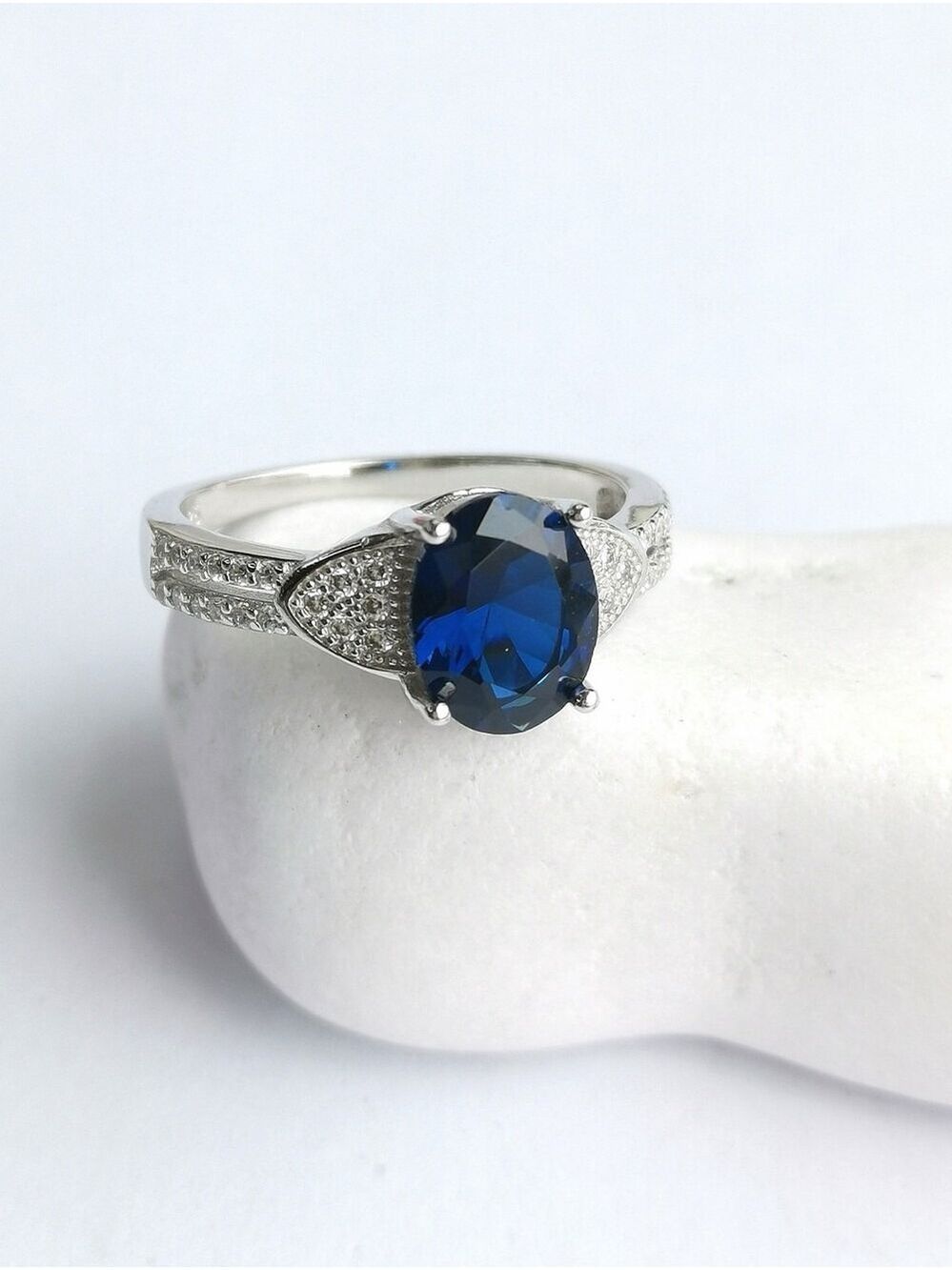 Luxury Sapphire CZ ring in Sterling Silver size  7 🆕